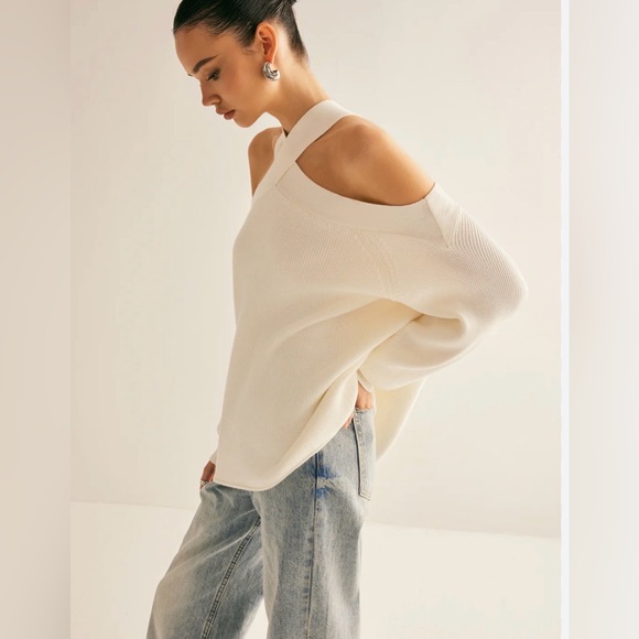 Commense Cross-Over Collar Cold Shoulder Sweater NWT Size M - Picture 2 of 7